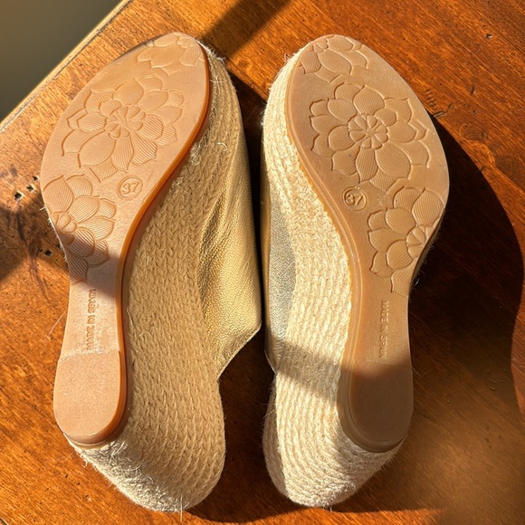 Beautiful Gold Spanish leather sandals with braided rope heels ! - Picture 4 of 6